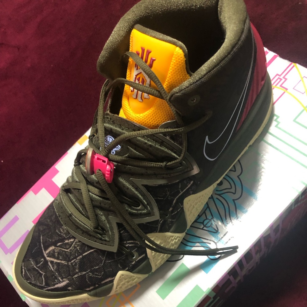 Classic Preowned Nike Kybrid S2 size 15 Cargo Khaki